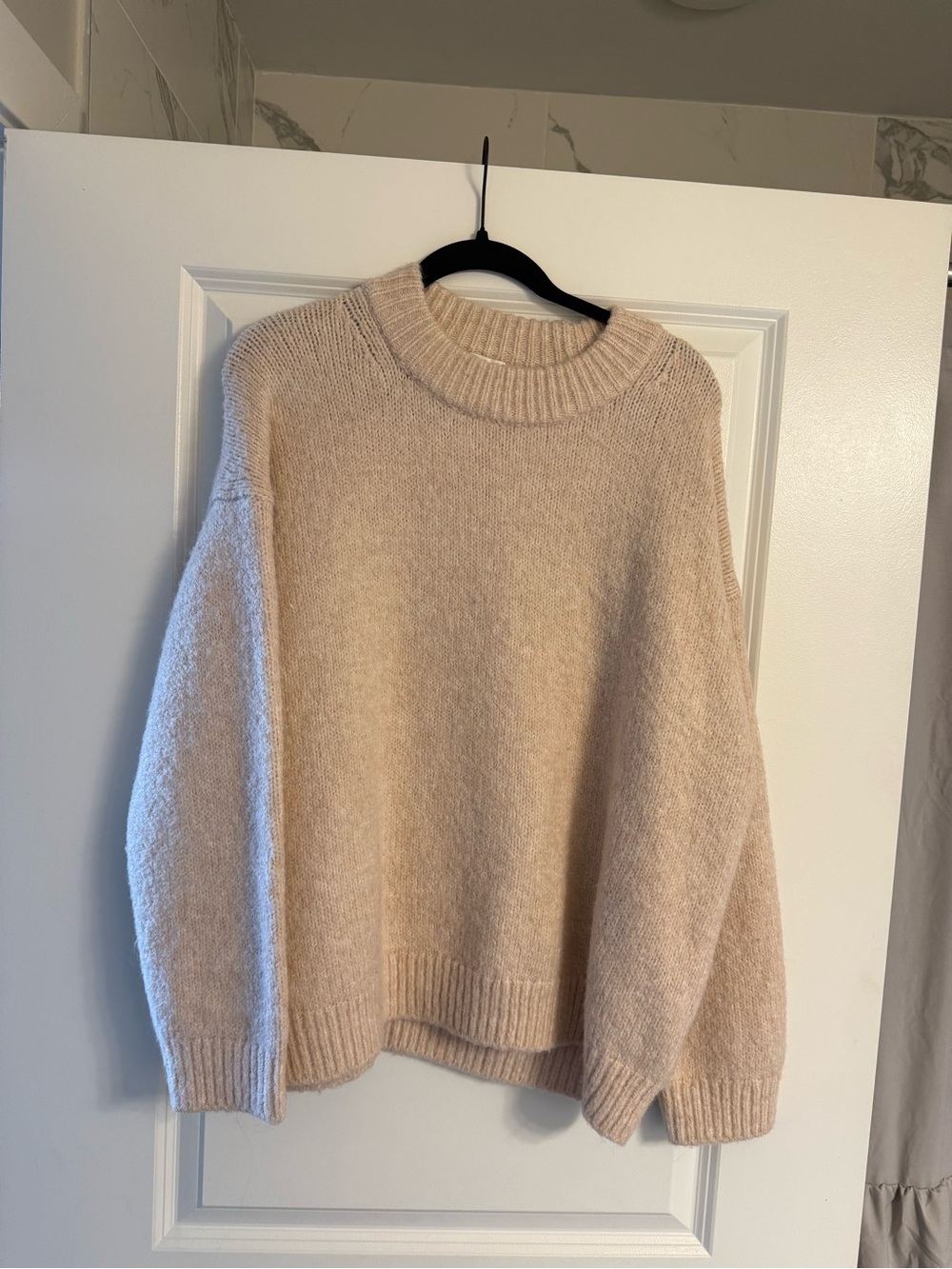H&M Women's Crewneck Sweater in Light Beige